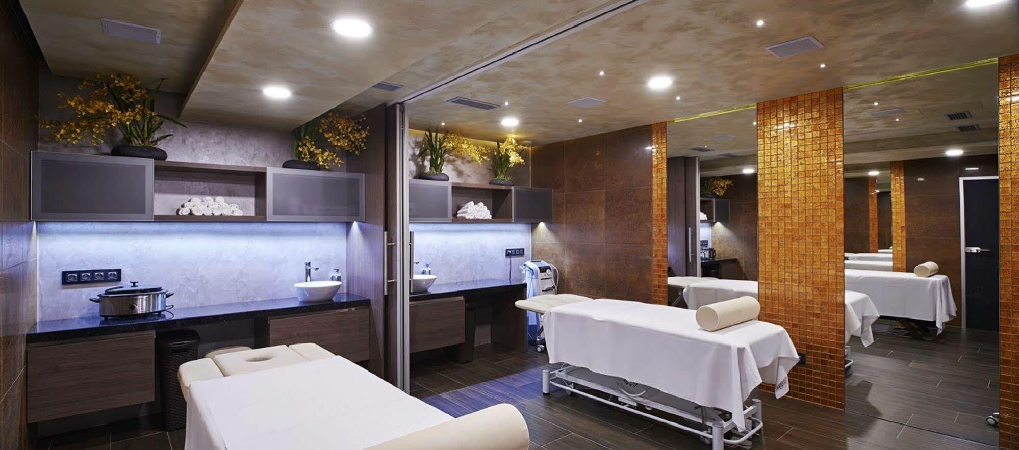 Theatre Hotel Оломоуц Екстериор снимка
